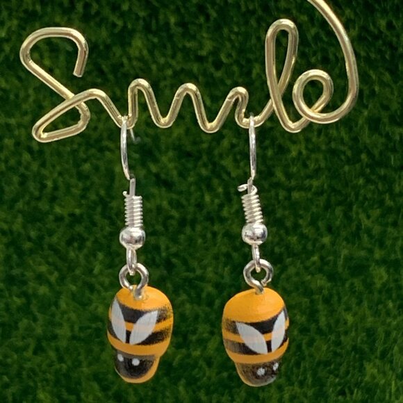 Bee Earring, Bumble Bee Earring, Gift Idea, Bee Jewelry, Silly Animal Earring - Picture 1 of 5